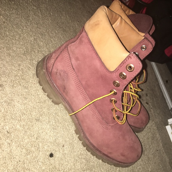 Timberland boots sz 9.5 flaws are in the pic